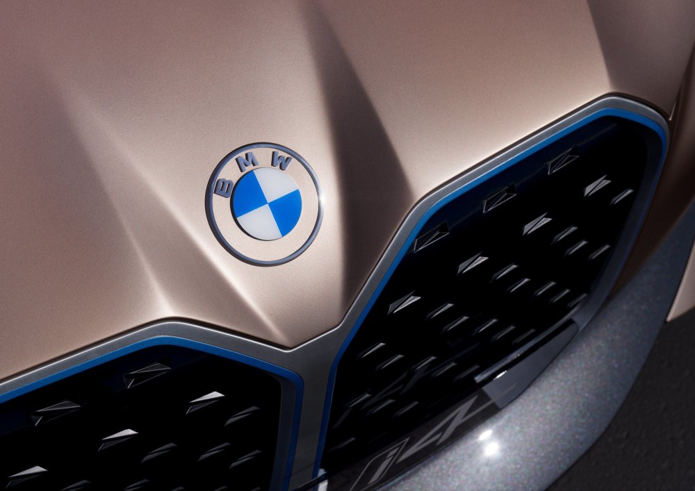 bmw yeni logo